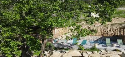 Jardin de l'établissement Chalet U Pinu