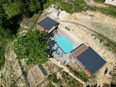 Piscine de l'établissement Chalet U Pinu ou située à proximité