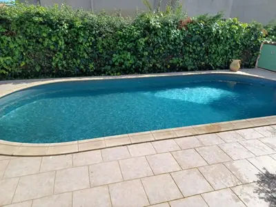 Piscine de l'établissement Maison de campagne piscine et jardin privatifs près de la plage ou située à proximité