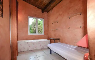 Un ou plusieurs lits dans un hébergement de l'établissement Lovely Apartment In Poggio Di Nazza