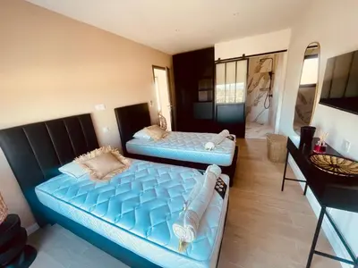 Un ou plusieurs lits dans un hébergement de l'établissement Villa Casa Maredda bord de mer avec piscine