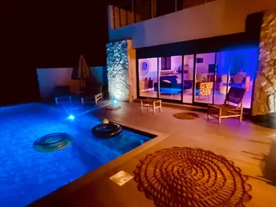 Piscine de l'établissement Villa Casa Maredda bord de mer avec piscine ou située à proximité
