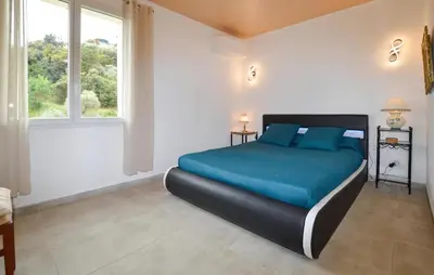 Un ou plusieurs lits dans un hébergement de l'établissement 2 Bedroom Stunning Home In San-Giuliano