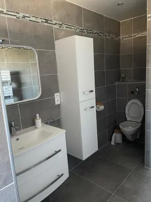 Salle de bains dans l'établissement Belle Maison avec piscine Furiani