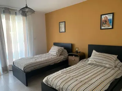 Un ou plusieurs lits dans un hébergement de l'établissement Rez de maison neuve Piscine WiFi Poolhouse en Pierre