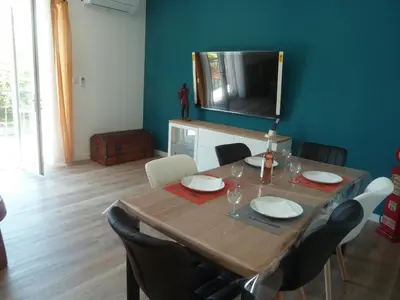 Télévision ou salle de divertissement dans l'établissement Soleil & mer sur la Costa Verde