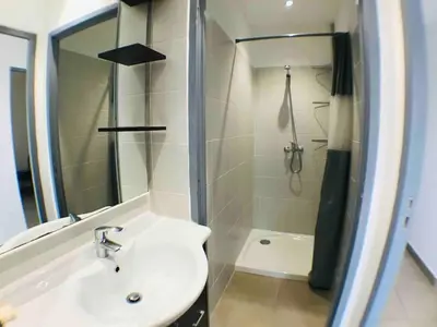 Salle de bains dans l'établissement Casa Bartoli, T2 Entre Mer et Montagne