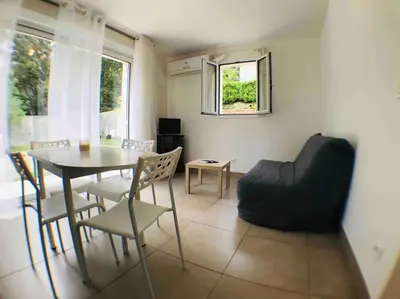 Coin salon dans l'établissement Casa Bartoli, T2 Entre Mer et Montagne