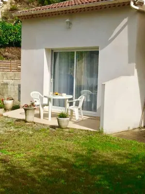 Jardin de l'établissement Casa Bartoli, T2 Entre Mer et Montagne