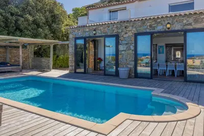 Piscine de l'établissement Villa A Surgenta ou située à proximité