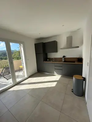 Cuisine ou kitchenette dans l'établissement Bergerie avec spa vue montagne