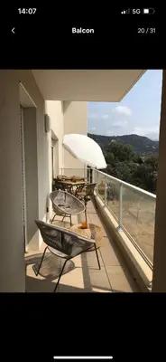 Balcon ou terrasse dans l'établissement Appartement moderne dans résidence A2023