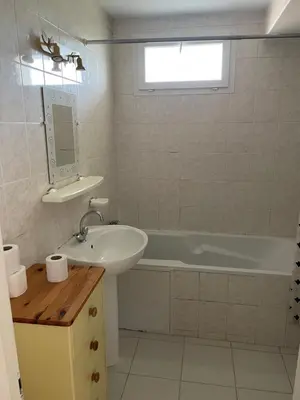 Salle de bains dans l'établissement Rdc de villa