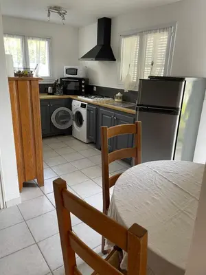 Cuisine ou kitchenette dans l'établissement Rdc de villa