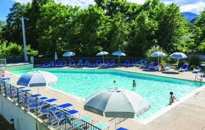Piscine de l'établissement Appartement T3 bord de mer résidence Aqualinda E55 ou située à proximité