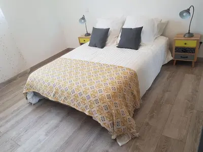 Un ou plusieurs lits dans un hébergement de l'établissement Maison T3, 50m de la mer, cadre reposant