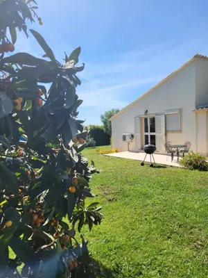 Jardin de l'établissement Maison jumelée clôturée