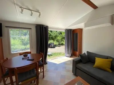 Coin salon dans l'établissement Mobil Home