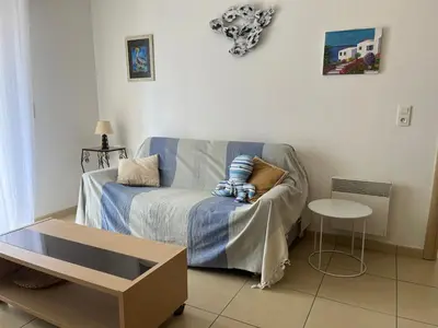 Coin salon dans l'établissement MORIANI Plage T2 terrasse proche mer et commerces