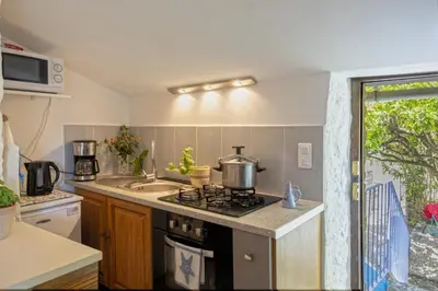 Cuisine ou kitchenette dans l'établissement La Bergerie