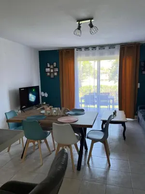 Télévision ou salle de divertissement dans l'établissement Les villas de Melody