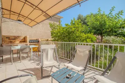 Balcon ou terrasse dans l'établissement Les villas Maristella, résidence haut de gamme à deux pas de la mer