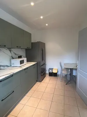 Cuisine ou kitchenette dans l'établissement Les villas Maristella, résidence haut de gamme à deux pas de la mer