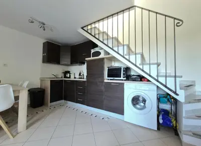 Cuisine ou kitchenette dans l'établissement Immo A2L Lozari