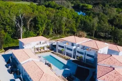 Piscine de l'établissement Appt T4 Accès Plage, piscine privée, clim N3-4 ou située à proximité