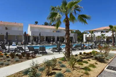 Piscine de l'établissement Appt T4 Accès Plage, piscine privée, clim N3-4 ou située à proximité