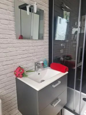Salle de bains dans l'établissement Maison pour 4 personnes en bord de mer