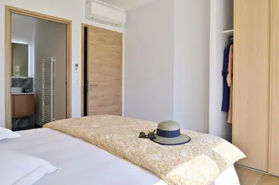 Un ou plusieurs lits dans un hébergement de l'établissement Résidence Les volets rouges - Duplex de standing avec piscine