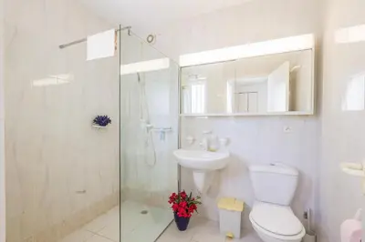 Salle de bains dans l'établissement Palmeria - Maison climatisée accès direct plage
