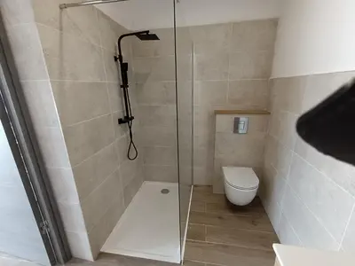 Salle de bains dans l'établissement Dume et Coco F2 55 M2 Vue mer