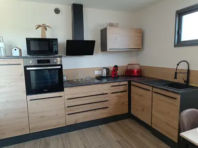 Cuisine ou kitchenette dans l'établissement Dume et Coco F2 55 M2 Vue mer