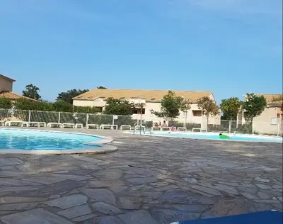 Piscine de l'établissement Corse villa T3 piscine ou située à proximité