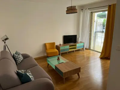Télévision ou salle de divertissement dans l'établissement APPARTEMENT CENTRE-Bastia à une minute à pied du port