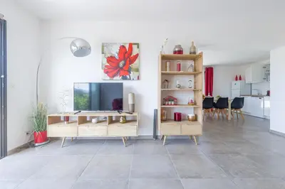 Télévision ou salle de divertissement dans l'établissement Casa Umbria - Villa climatisée avec piscine