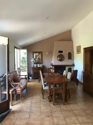 Coin salon dans l'établissement La corse entre plage et rivière