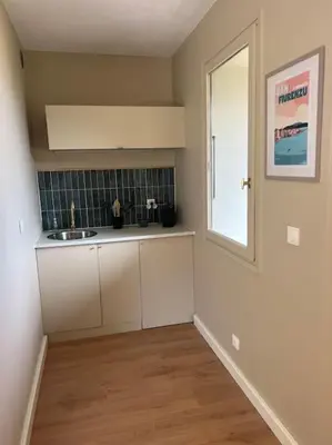 Cuisine ou kitchenette dans l'établissement Studio Saint Florent