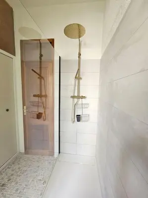Salle de bains dans l'établissement Maison d Americain a Figarella au Cap Corse