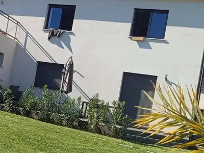 Jardin de l'établissement Doume et Coco T1 30M2 Vue mer