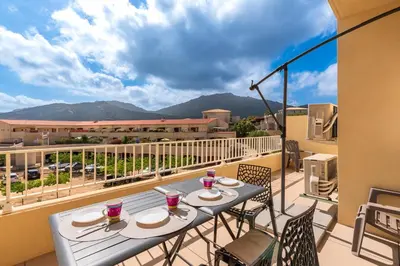 Vue générale sur la montagne ou vue sur la montagne depuis l'appartement