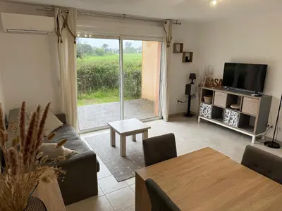 Télévision ou salle de divertissement dans l'établissement Villa 7 personnes résidence Mélody