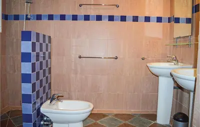 Salle de bains dans l'établissement Cozy Home In San Giuliano With Wifi
