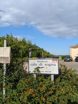 Certificat, récompense, panneau ou autre document affiché dans l'établissement Vue sur mer cala Di sognu