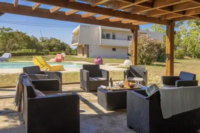 Piscine de l'établissement Villa Jeanne ou située à proximité