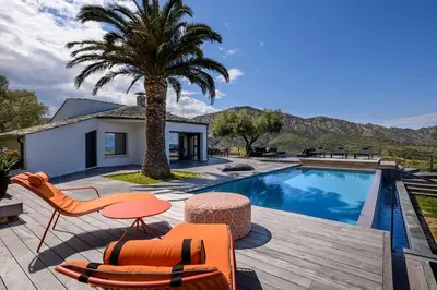 Piscine de l'établissement Les Terrasses de Fromentica ou située à proximité