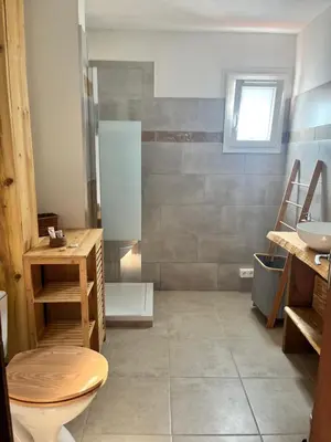 Salle de bains dans l'établissement Campuleccia