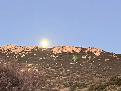 Vue générale sur la montagne ou vue sur la montagne depuis le séjour chez l'habitant